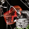 Odtłuszczacz do łańcucha Muc-Off Bio Chain Cleaner + urządzenie czyszczące