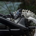 Zacisk hamulca tarczowego Shimano Deore BR-M6120 Post Mount (okładziny żywiczne)