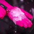 Rękawice do mycia roweru Muc-Off Deep Scrubber Gloves różowe