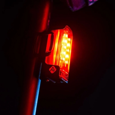Lampka tylna Lezyne Strip PRO Ai Alert 400+
