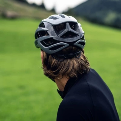 Kask rowerowy Abus AirBreaker biało-czarny