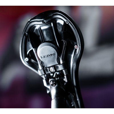 Uchwyt na lokalizator Lezyne Matrix Saddle Tagger dla Apple AirTag