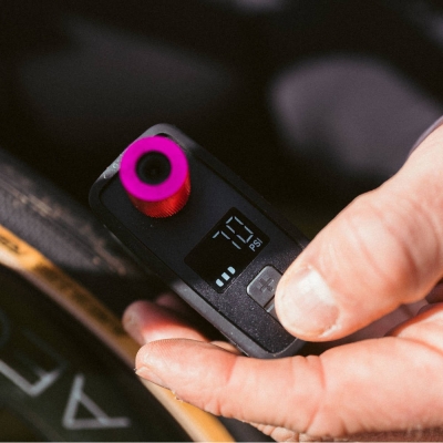 Pompka akumulatorowa Muc-Off Airmach Electric Mini Inflator Pro