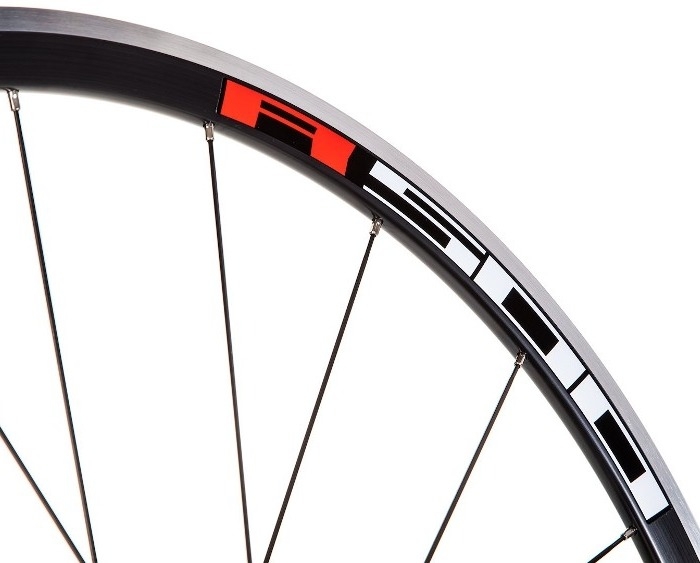Komplet kół Shimano WH-R501 C30 28
