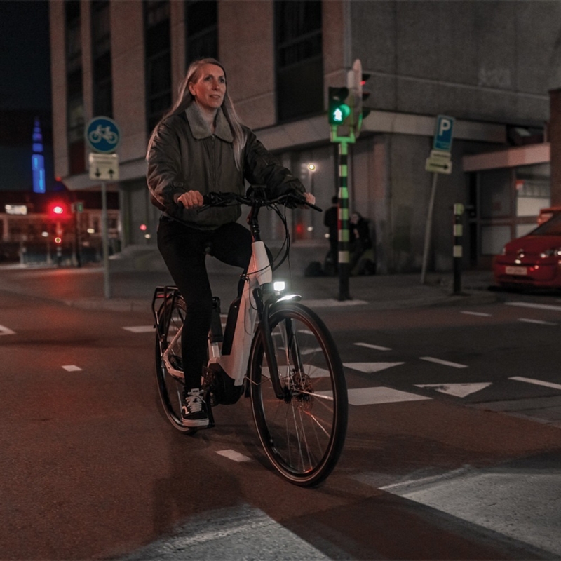 Lampka przednia AXA Nxt 30 Steady