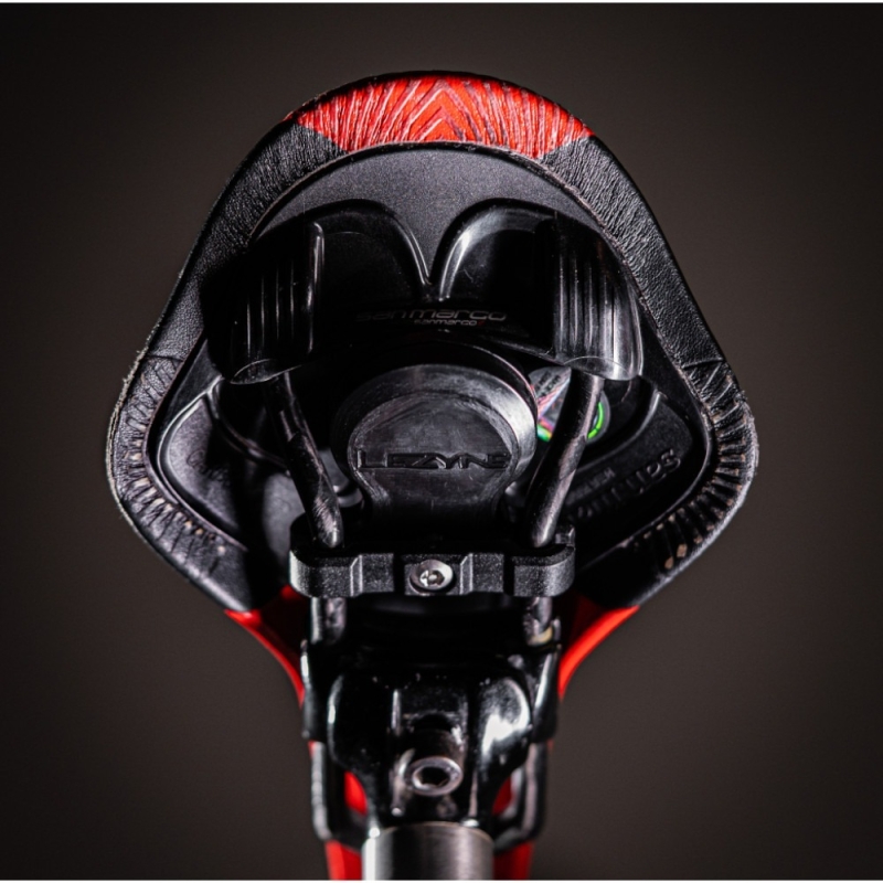 Uchwyt na lokalizator Lezyne Matrix Saddle Tagger dla Apple AirTag