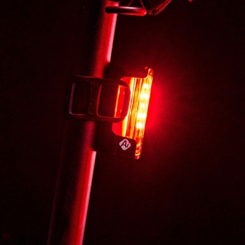 Lampka tylna Lezyne Strip PRO Ai Alert 400+