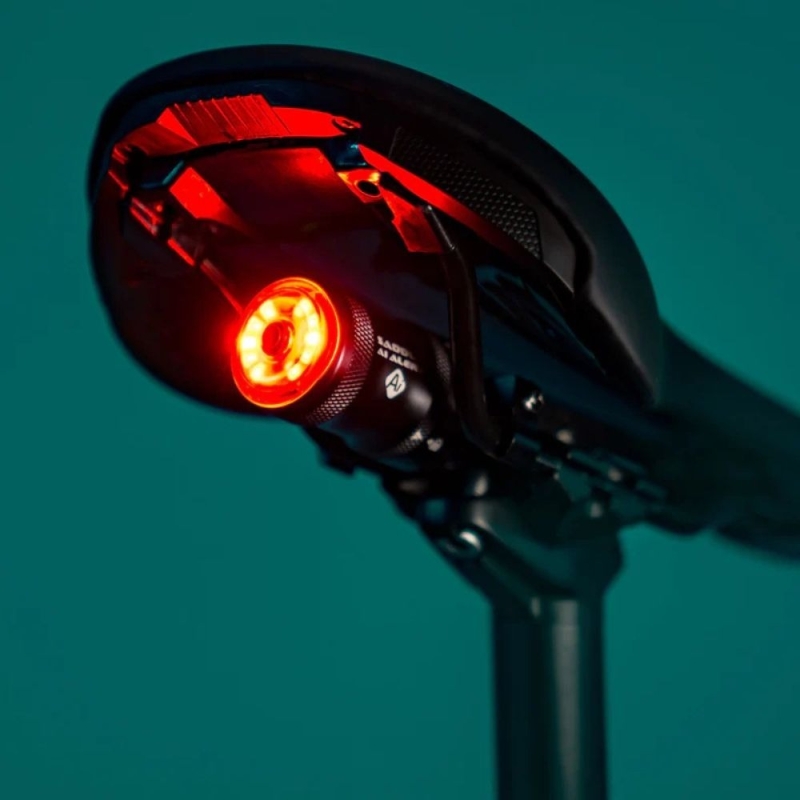 Lampka tylna pod siodełko Lezyne Ai Alert 250