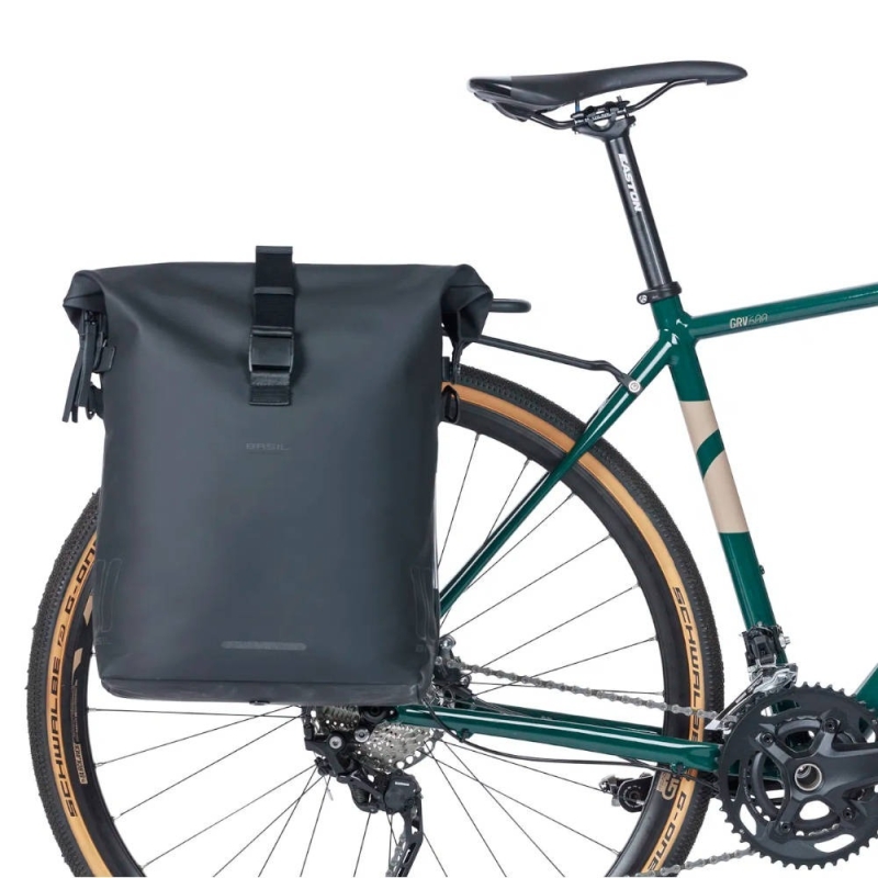 Sakwa Basil SoHo MIK Studs czarna