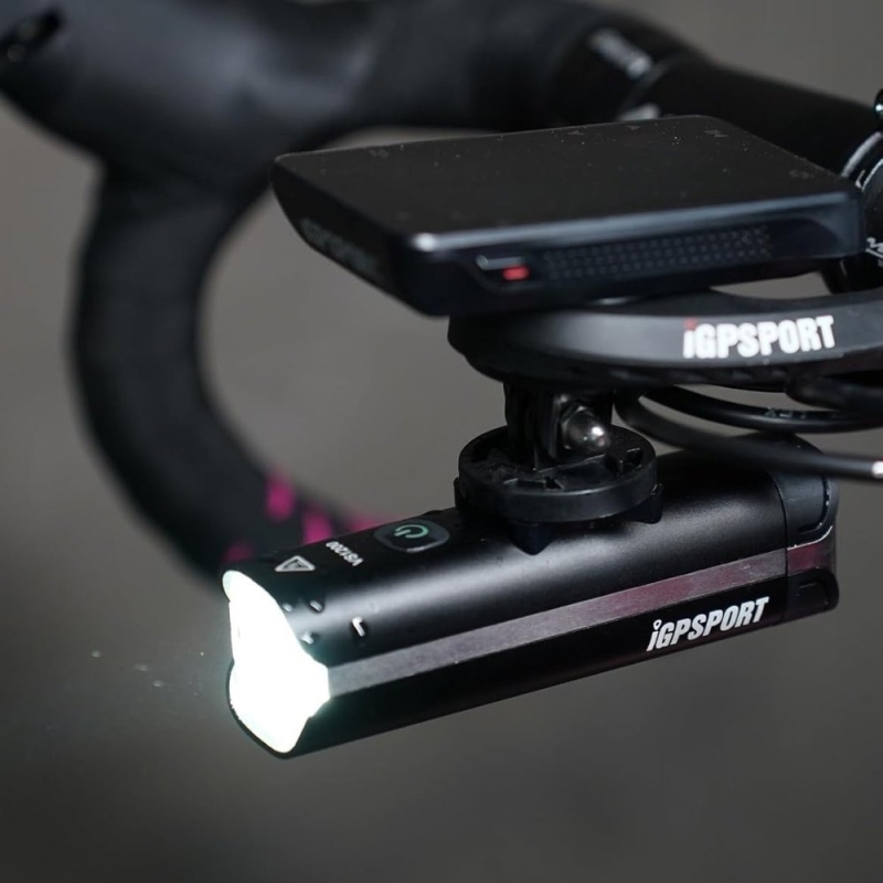 Lampka przednia iGPSPORT VS1200 + uchwyt M80