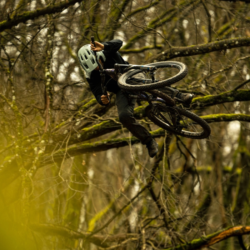 Kask rowerowy Bluegrass Jetro MIPS szary