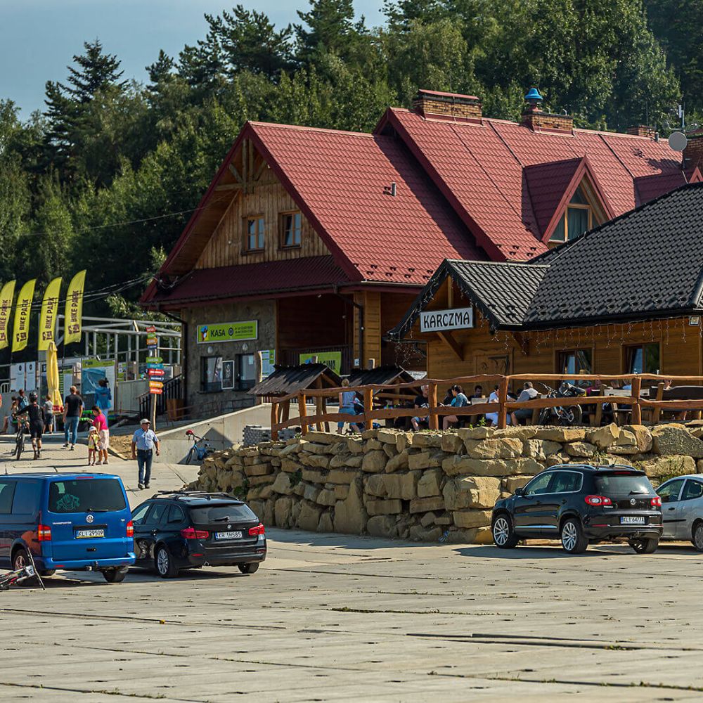 Wejście i karczma w Bike Park Kasina