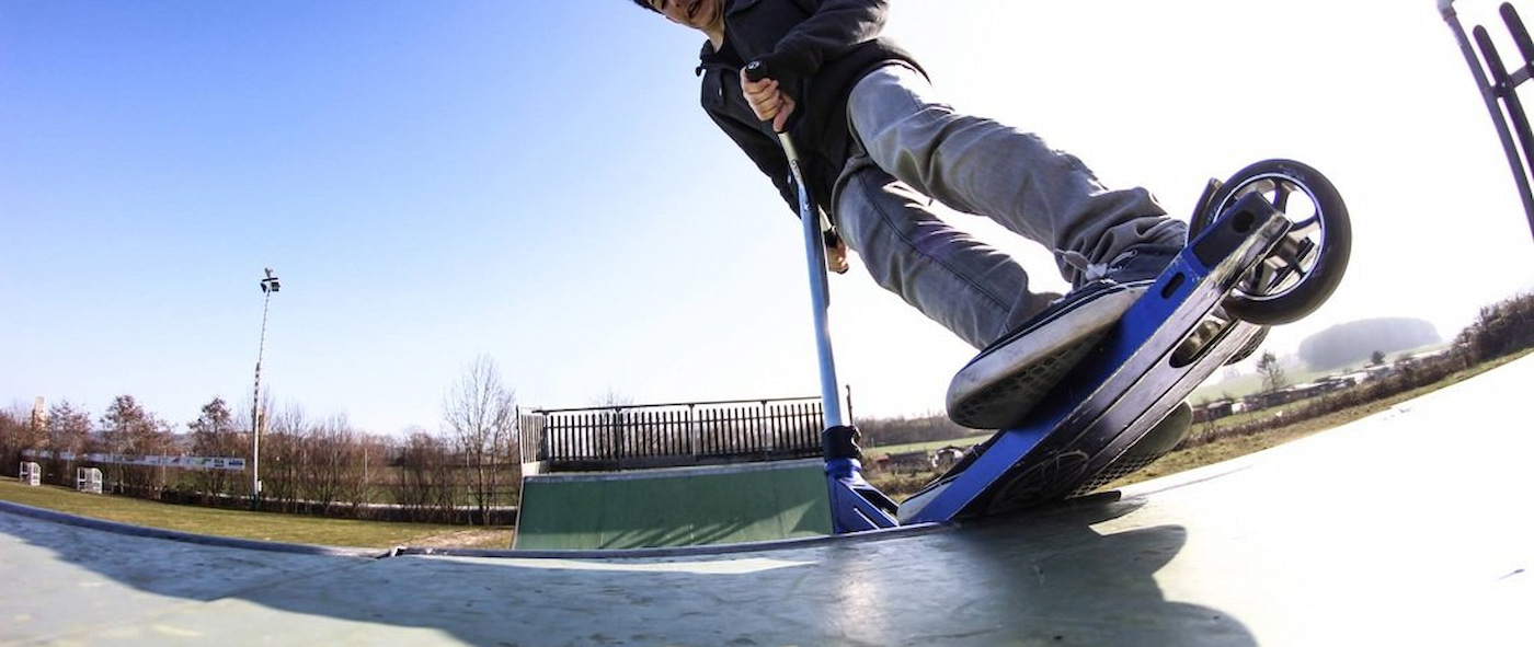 Hulajnoga wyczynowa na skatepark