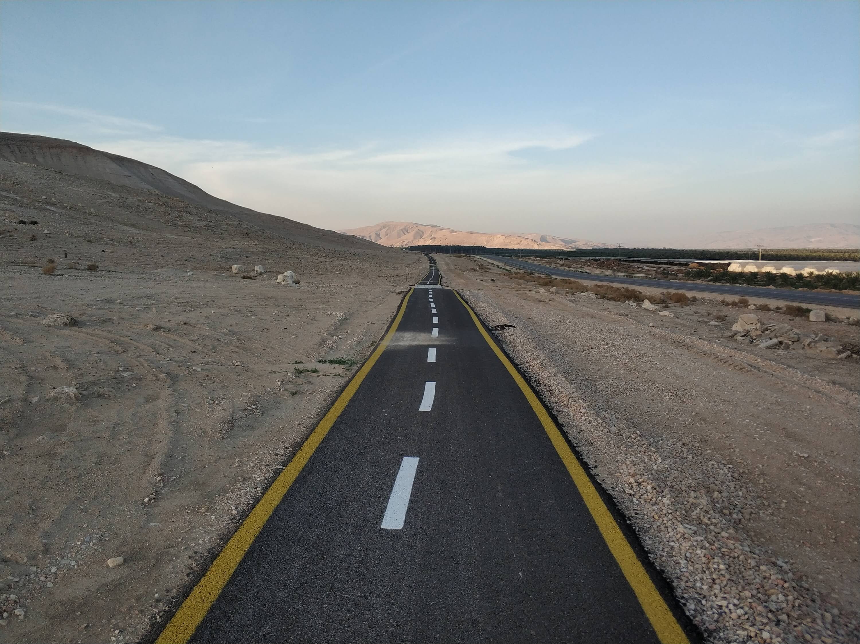 Ścieżka rowerowa na pustyni w Palestynie
