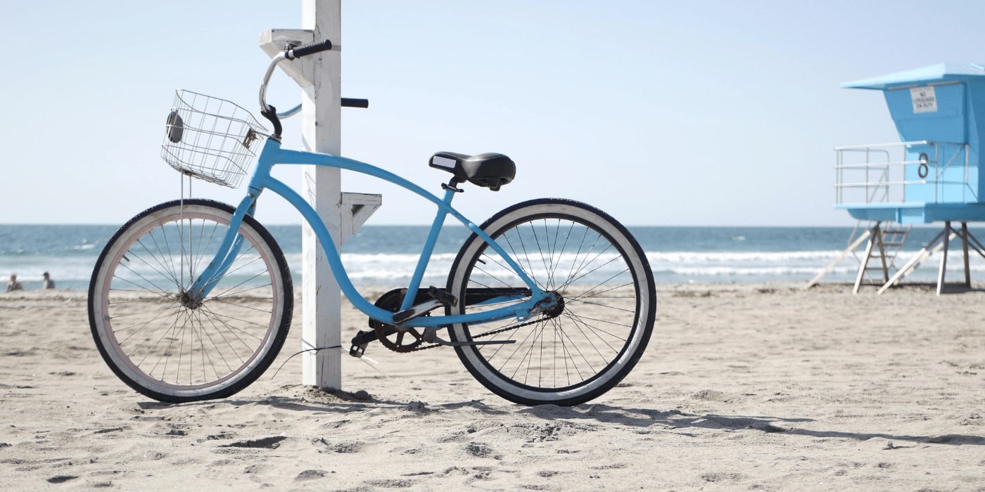 rower cruiser radzi sobie podczas jazdy na piasku